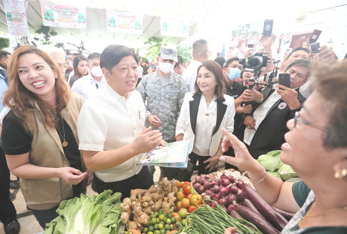 Market check President Ferdinand Marcos Jr.  asks a vegetable vendor in Cebu City what their concerns are, including their profit spread.